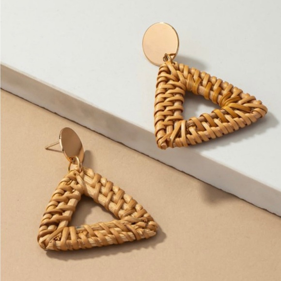 Woven rattan earrings - Picture 3 of 5